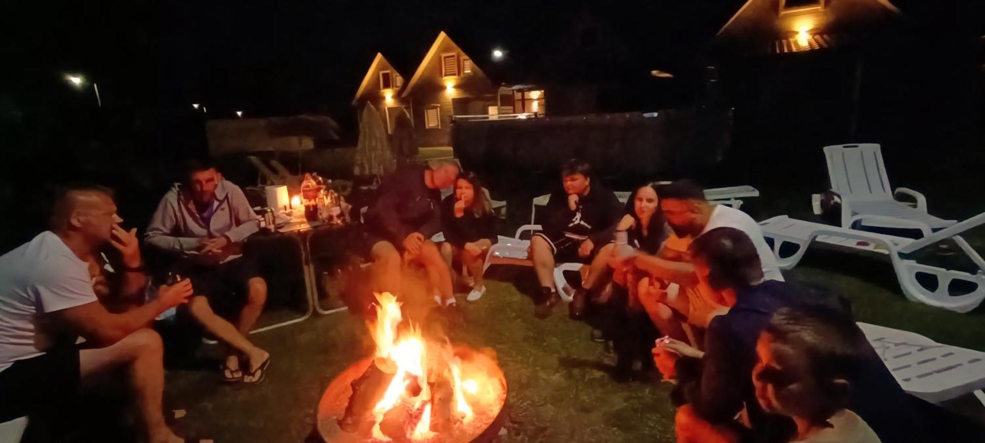 Domki Nadmorska Oaza Nad Morzem I Jeziorem Jezierzany Exteriör bild